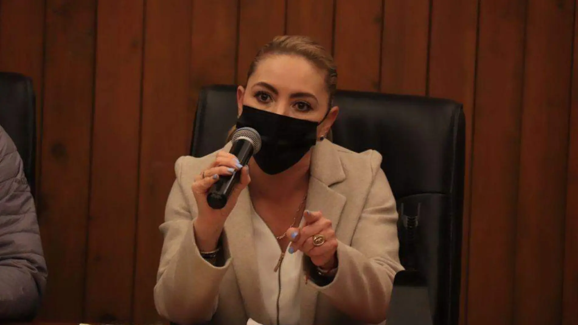 Paola Angón mantiene diálogo y trabajo con las 13 juntas auxiliares 